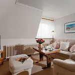 Jule Im Haus Wega 베스터란트