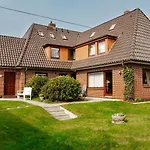 Jule Im Haus Wega 베스터란트