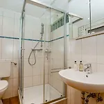 Jule Im Haus Wega 아파트 *