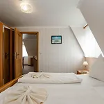 Jule Im Haus Wega 베스터란트