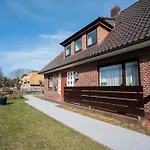Jule Im Haus Wega