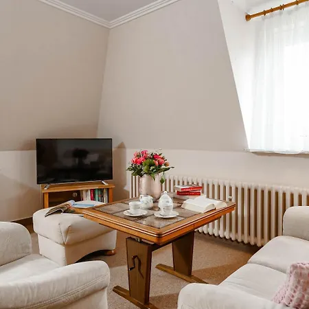 Jule Im Haus Wega Apartament *
