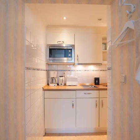 Jule Im Haus Wega 베스터란트