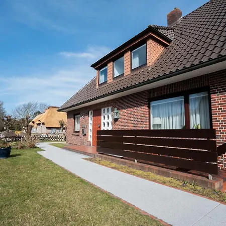 Jule Im Haus Wega