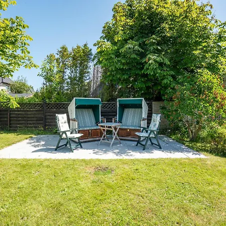 Jule Im Haus Wega *